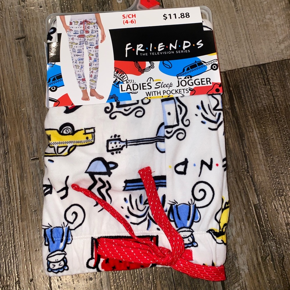NWT Friends Fleece Ladies Sleep Jogger with Pockets